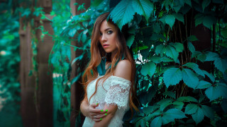 Gothic portrait woman white dress 2 - a white dress free wallpaper for desktop