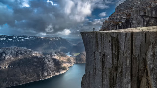 Cliff overlook lake mountains cloudy - the cliff free wallpaper