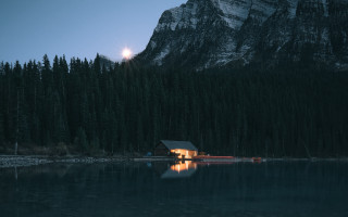 Mountain lake cabin fullmoon forest - a mountain lake free wallpaper