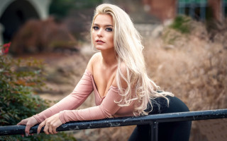 Blonde woman leaning rail portrait - arabesque free wallpaper