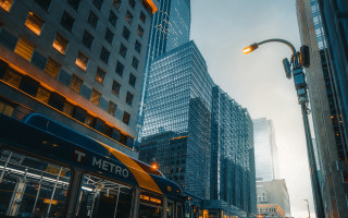 City street bus trafficlight skyscraper - a tall building in the background free wallpaper
