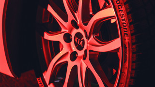 Tire red light kinetic art - red light free wallpaper for desktop