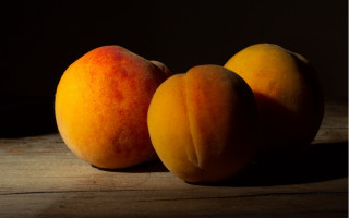 Peaches wooden table macro photography - a wooden table free wallpaper for desktop