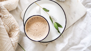 Coffee spoon plate bed white - a plate free wallpaper