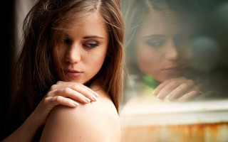 Woman mirror reflection brownhair artphotography - herself free wallpaper for desktop