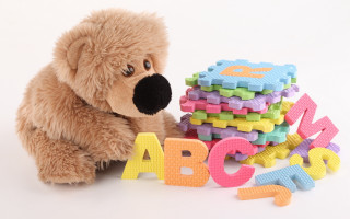 Teddy bear letters blocks gradient - a black nose free wallpaper