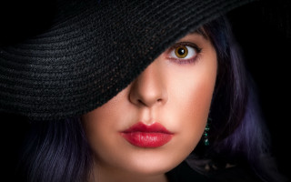 Woman hat redlipstick blackbackground araceligilbert - her lip free wallpaper