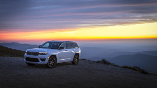 Mountain sunset white suv tilt - a view of the mountains free wallpaper