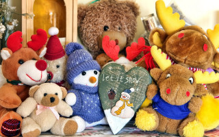 Stuffed animals table heart sign - sign free wallpaper
