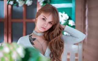 Woman choker necklace blonde portrait - a tattoo free wallpaper for desktop