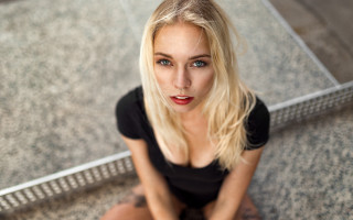 Woman blonde blue eyes red 3 - a red lipstick free wallpaper for desktop