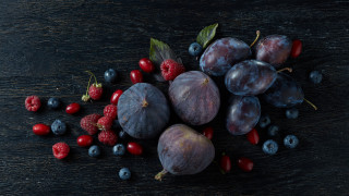Fruit berries leaf stilllife food - a bunch of fruit free wallpaper
