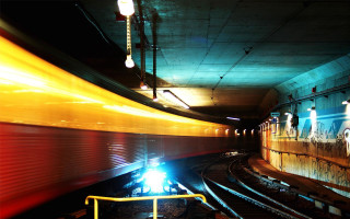 Train tunnel loading platform lights - a train traveling free wallpaper for desktop