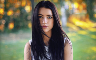 Woman longhair park blurry bokeh - long dark hair free wallpaper for desktop