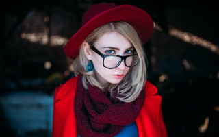Woman glasses red hat scarf - neofauvism free wallpaper for desktop