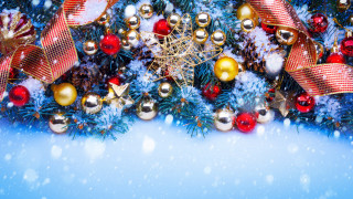 Christmas tree ornaments snow falling - 4 k hd wallpaper free wallpaper