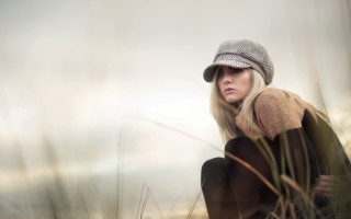 Woman sitting field hat sweater - a hat free wallpaper
