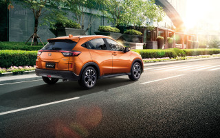 Orange suv street building trees - a building and trees free wallpaper