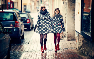 Two women polka dot red - fashion free wallpaper for desktop