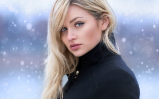 Blonde woman winter portrait snowfall - a picture in the snow free wallpaper