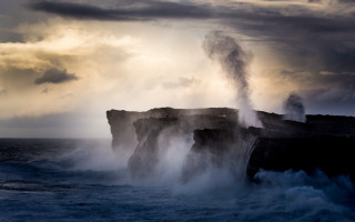 Large wave rocks ocean sky - the rock free wallpaper