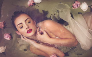 Woman bathtub flowers water veil - dirk crabeth free wallpaper