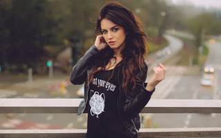 Gothic woman bridge street cellphone - looking free wallpaper for desktop