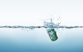 Soda can floating water splash - a can of soda free wallpaper