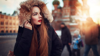 Red hair fur hat city - a street corner free wallpaper for desktop