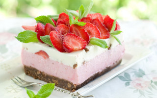 Cake strawberries plate fork spoon - pastel free wallpaper