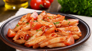 Pasta tomatoes oliveoil knife blurry - duccio free wallpaper