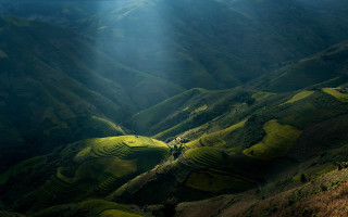 Valley sunbeam person view background - a view of a valley free wallpaper for desktop