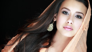 Woman veil longhair earrings blackbackground - a black backdrop free wallpaper for desktop