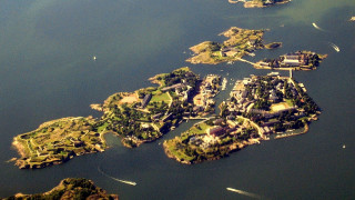 Aerial island castle lake boat - an aerial view free wallpaper