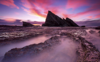 Rock formation ocean sunset pink - a rock formation in the ocean free wallpaper