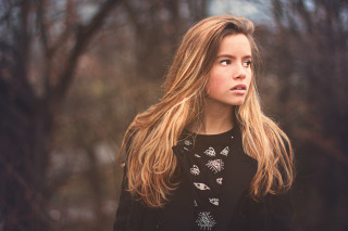 Woman forest blonde longhair portrait - a forest free wallpaper for desktop