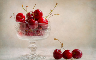 Cherry glass bowl vase food - cherry free wallpaper
