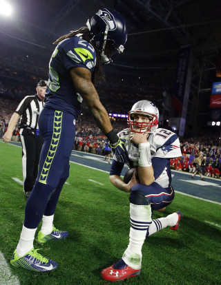 Football player helped off field - felixkelly free wallpaper for mobile