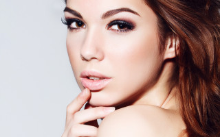 Woman brownhair whitebackground posing photorealistic - realistic shaded perfect face free wallpaper for desktop