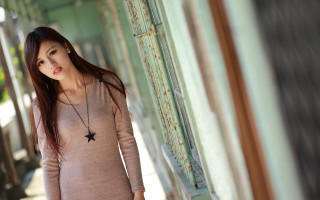 Woman star building necklace portrait - fei danxu free wallpaper