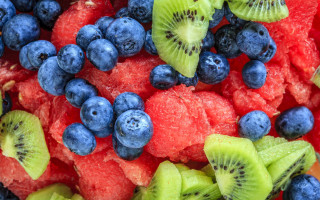 Closeup fruit berries kiwis blueberries - arcimboldo free wallpaper
