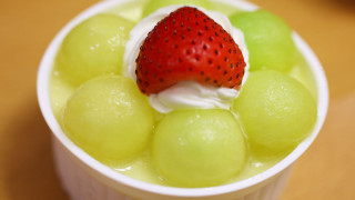 Small cup fruit strawberries grapes - fructose free wallpaper