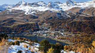 Panoramic town mountains lake autumn - antoni pitxot free wallpaper