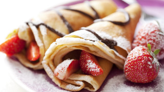 Crepe strawberries plate food photography - knife free wallpaper