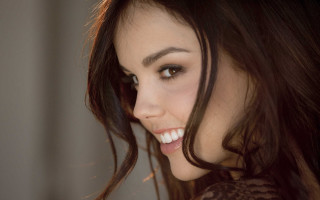 Woman smiling cellphone wind hair - dave kendall free wallpaper for desktop