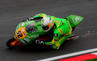 Motorcycle race track helmet jigsaw - a race track free wallpaper