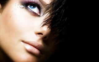 Blue eyes black feathers wind - fashion photography free wallpaper