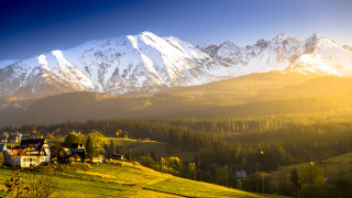 House hill mountain sunbeam snow - mountain in the distance free wallpaper