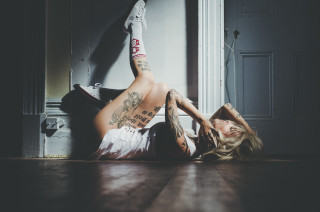 Woman sitting tattooed back legs - tattoo free wallpaper for desktop