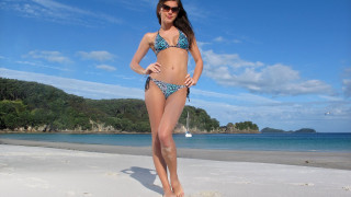 Beach woman sailing blue sky - rasquache free wallpaper